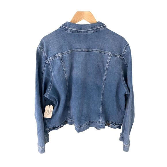 St. John's Bay Light Wash Stretch Denim Jean Jacket NWT Size XXL - Picture 2 of 8